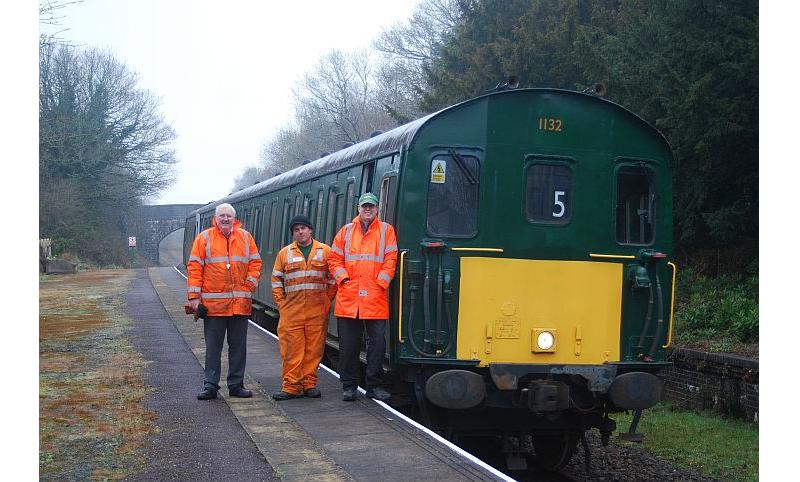 Thumper at Sampford Courtenay during its test run. L to r: Graham Parkinson (Guard), Julian Pope (Fitter) and Peter Chapman (Driver).